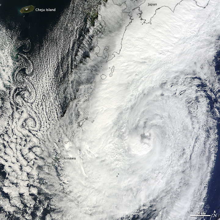 Typhoon Prapiroon weakened along Japan on 18 October 2012