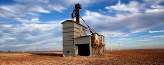 Picture of a grain silo in Texas